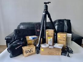 Nikon fotoaparatas su 3 objektyvais ir kita įranga