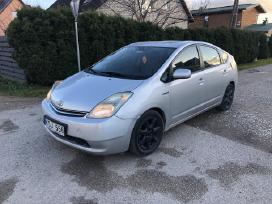 Nuomoju Toyota Prius su Dujom 100