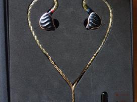 Fiio Fh7 in-ear ausinės su 5 garsiakalbiais