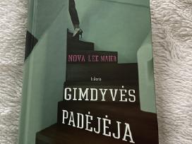Nova Lee Maier Gimdyvės padėjėja