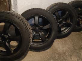 Subaru dygliuotos padangos su ratlankiais