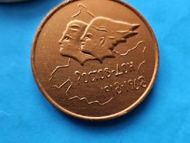 Medalis originalioje bakelytinėje dėžutėje.