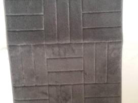 Vonios kilimelis, pilkos spalvos. 50cm*80cm.