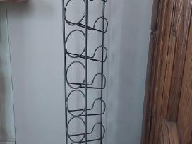 Metalinis stovas skirtas 8 vyno buteliams
