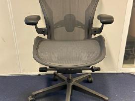Herman Miller Aeron Remastered Dydis C