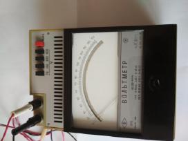 Laboratorinis voltmetrase+515 matuoja pastovi i