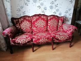 Vintažinė medinio rėmo sofa