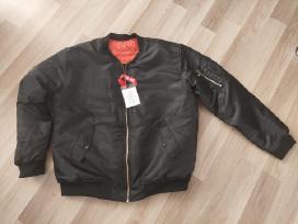 Bomber stiliaus striukė