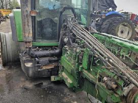 Traktorius John Deere 8300 ardomas dalimis