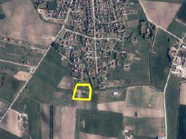 1.67 ha. žemės ūkio paskirties sklypas.
