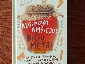 Parduodu knyga"bičių Metai"