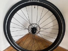 Priekinis 28" ratas su 700x45c padanga