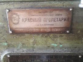 Metalo tekinimo staklės