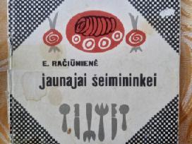 E. Račiūnienė Jaunajai šeimininkei 1970 m.