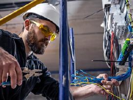Darbas Elektrikams, Работа Электрикам