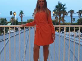 Oranžinė suknelė