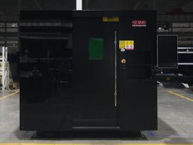 Lazerines metalo pjovimo stakles su kabina