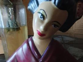 Japonijos geishu figureles.
