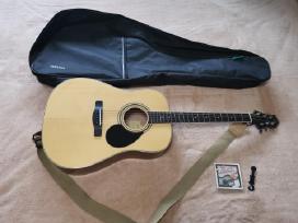 Parduodama Nauja ''Greg Bennett'' akustinė gitara.