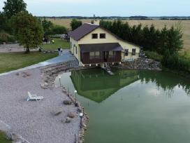 Vinkšnos sodyba/pokylių salės/miegamieji/pirtis.