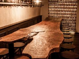 Ąžuolo masyvo stalas natūraliomis briaunomis