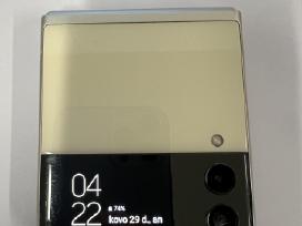 Samsung Galaxy Z Flip3 5G su ekrano defektu.