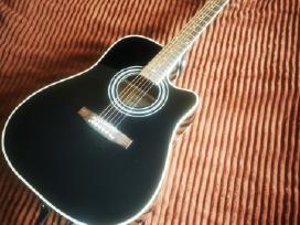 Akustinė gitara '' Harley Benton''su igarsinimu