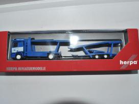 Autovežis Mercedes Benz Actros + 8 auto M1:87 (H0)
