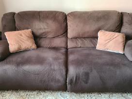 Laura Ashley sofa su reglaineriu