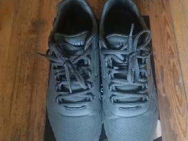 Parduodami tikrai mažai nešioti skechers batai.