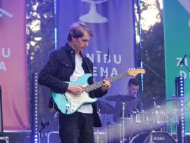 Gitaros ir bosinės gitaros pamokos (ru/en) Vilnius