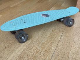 Penny board riedlentė šviečiančiais ratukais