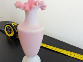 Vintažinė vaza (vadinamojo pink satin stiklo)