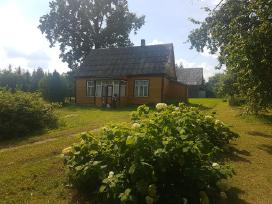Sodyba Kauno rajone su namų valdos sklypu.