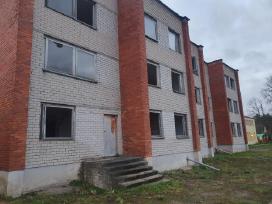 Parduodamas žemės sklypas su pastatais