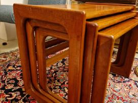 Vintažinių mid century tikmedžio staliukų trio