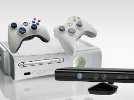 Atrištas Xbox 360 2 pulteliai Kinect 100 žaidimų