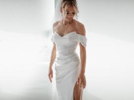 Labai graži, paruošta vestuvinė suknelė