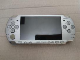 PSP, Playstation Portable su 68 zaidimais.