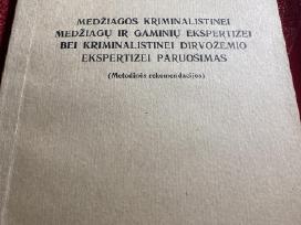 Parduodama tarybine literatura teises tematika