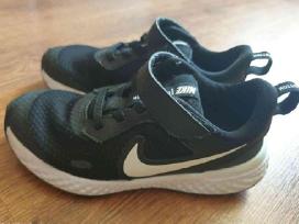 Nike batai Revaliution