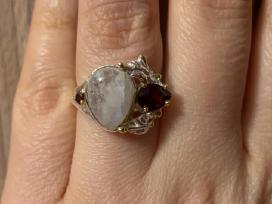 Sidabrinis žiedas su mėnulio akmeniu
