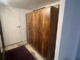 Restauruota medžio masyvo spinta