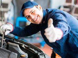 Šaltkalviai sunkvežimių autoservise/автослесарь.