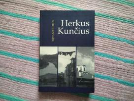 Trys mylimos Herkus Kunčius