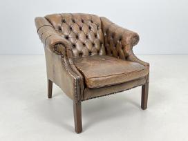 Chesterfield medinio rėmo fotelis ruda oda