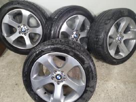 Siūlau Bmw X5 ratlankius su padangom.