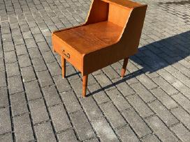 Mid century Miegamojo staliukas su stalciumi
