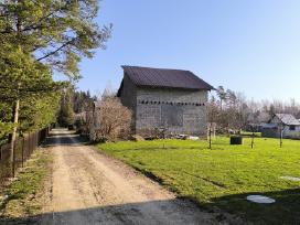 Namas prie miško