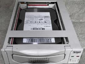Ištraukiamas iš kompo stalčius su 3.5 HDD diskų